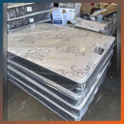 Queen size mattress/ Colchón