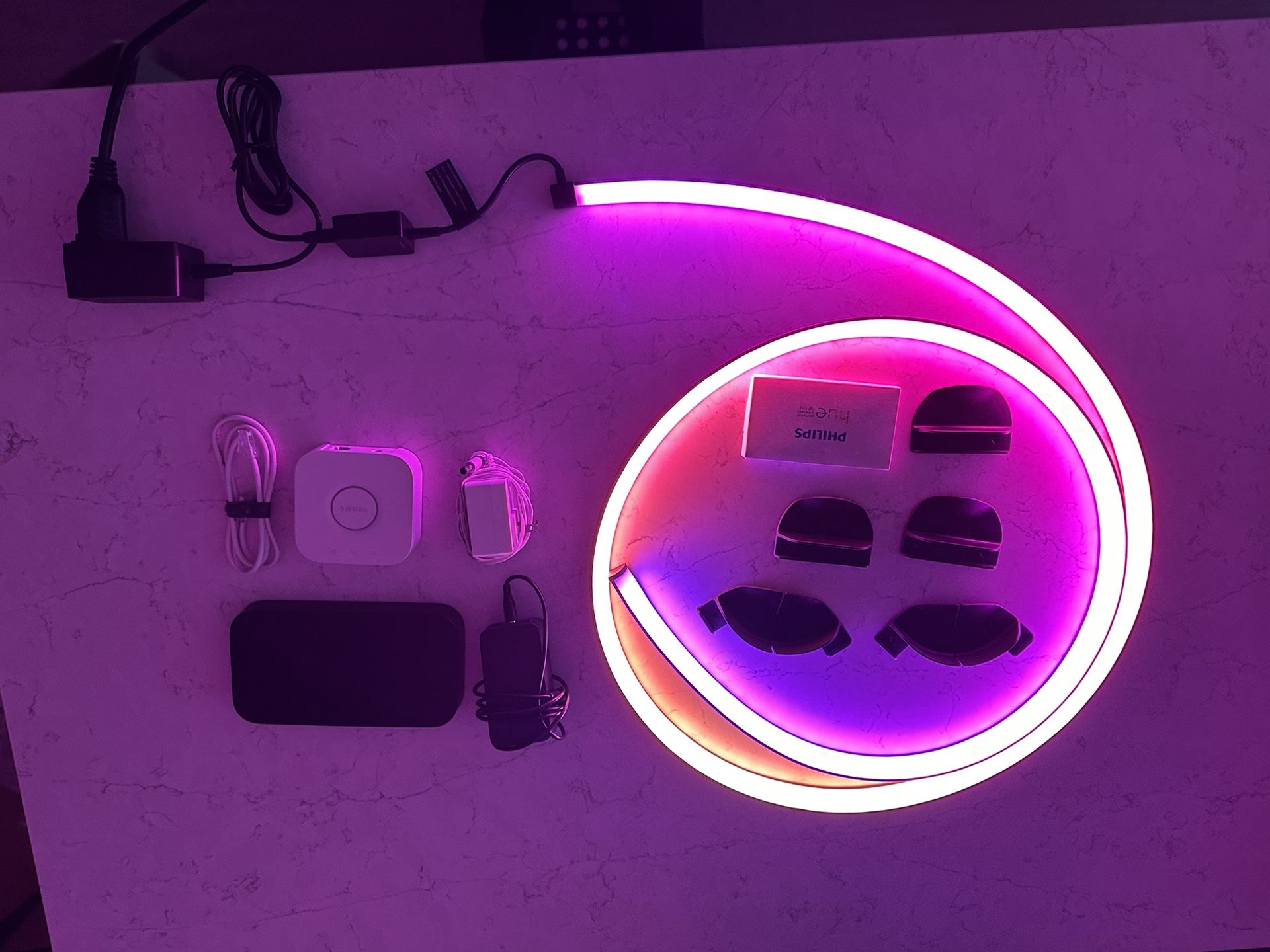 Philips Hue Play Gradient Lightstrip 65”+ HDMI Sync Box + Hue Bridge