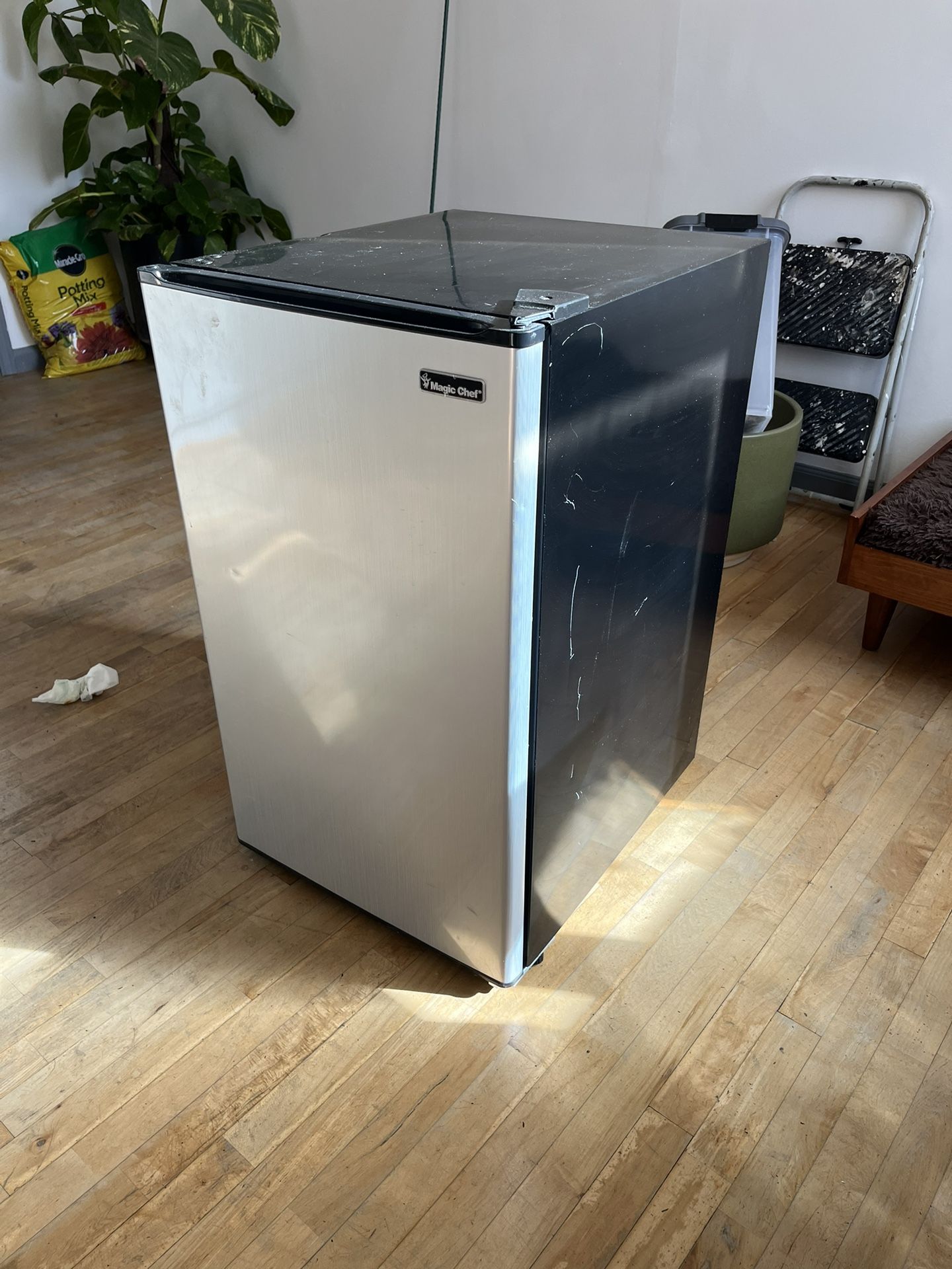 Magic Chef Mini Fridge