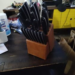 19 Piece Knife Block. 