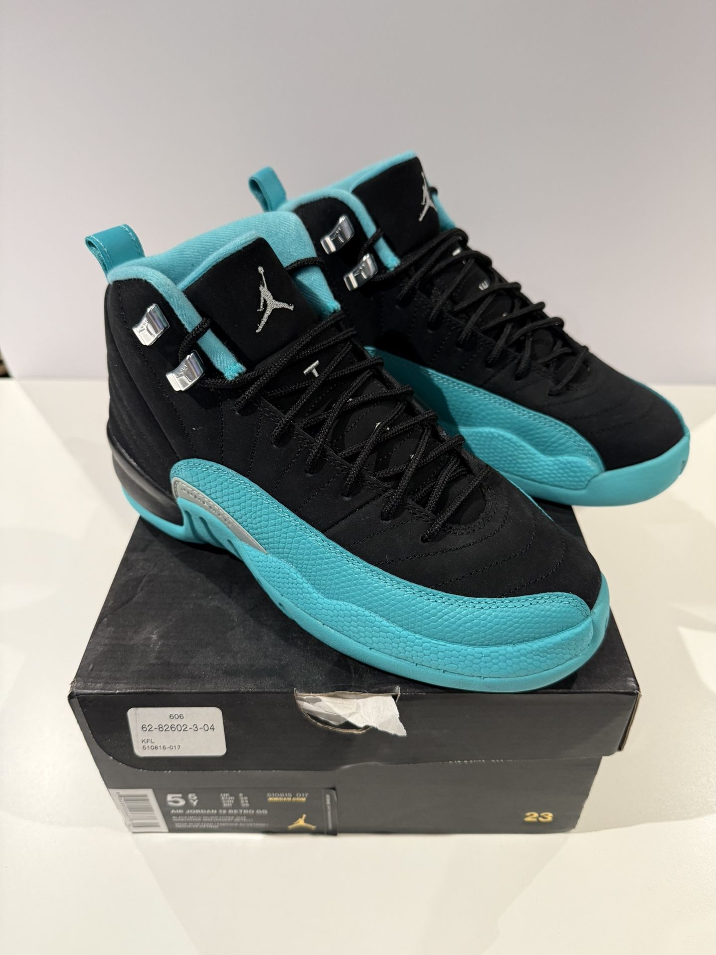 Size 5.5 (GS) - Jordan 12 Mid Hyper Jade 2016