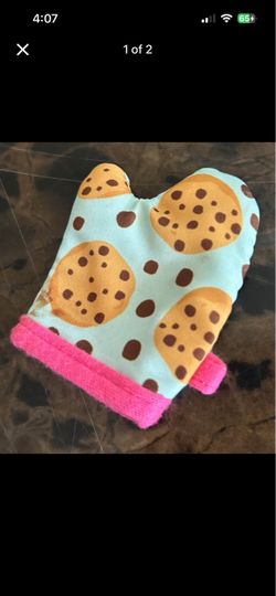 Chocolate Chip Cookie Oven Mitt