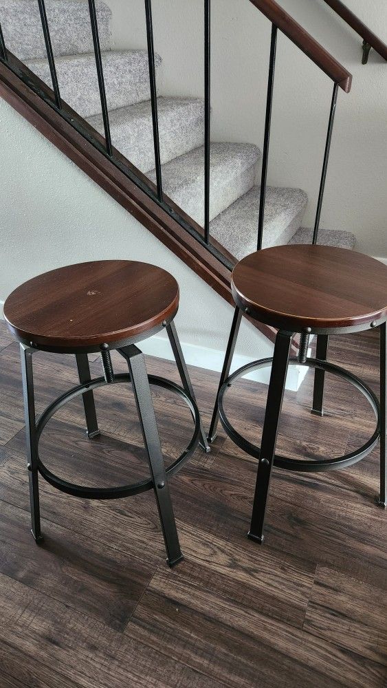 2 Bar Stools