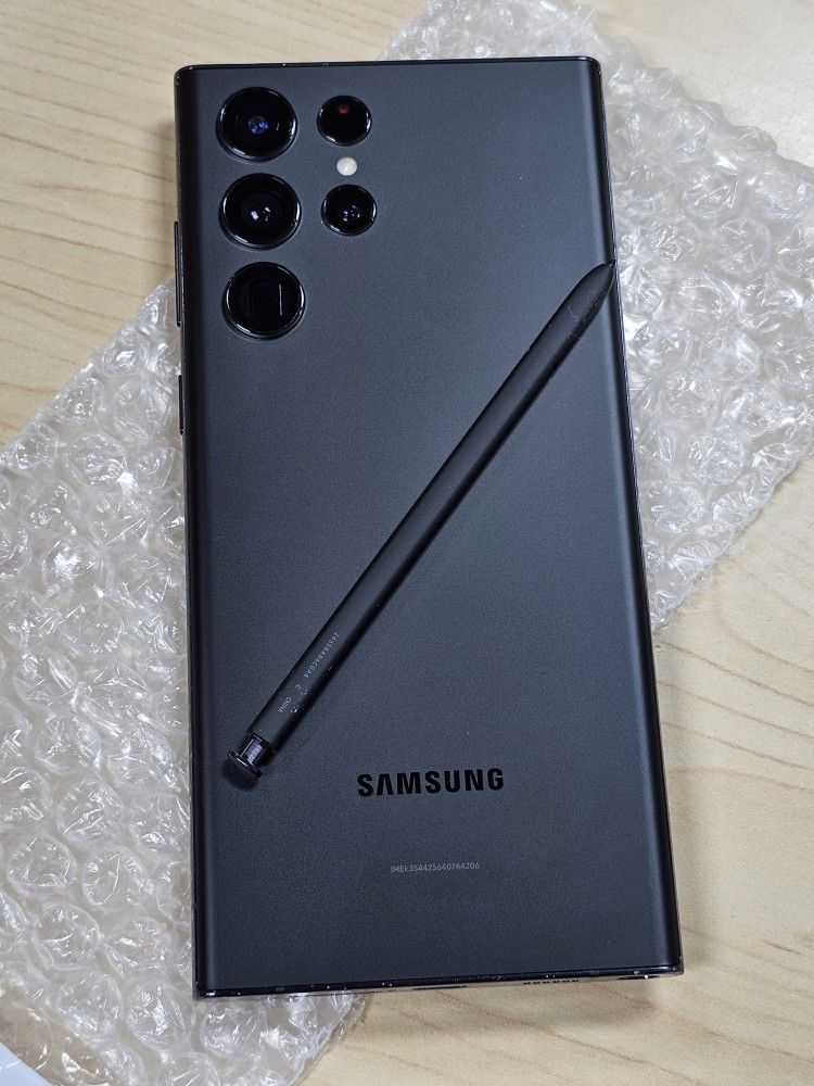 Samsung Galaxy S22 Ultra 512GB Unlocked. In Exellent Condition. Price Is Firm.