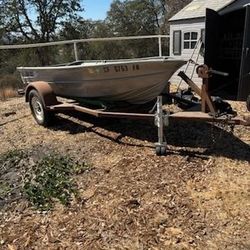 12.5 FT.  Aluminum Fishing Boat 1974 VALCO/ Mercury Motor