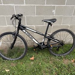 Trek MT200 Kids Boys Bike