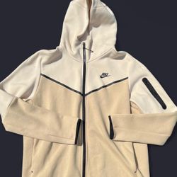 Large Men’s Nike Tech Set 
