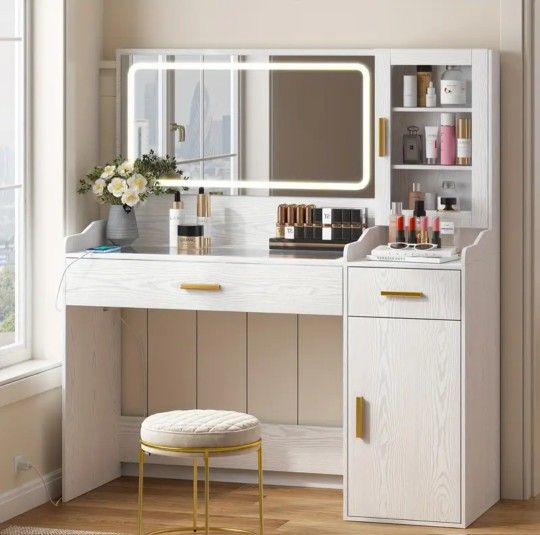 White Vanity Desk wth Mirror ,Large Drawer