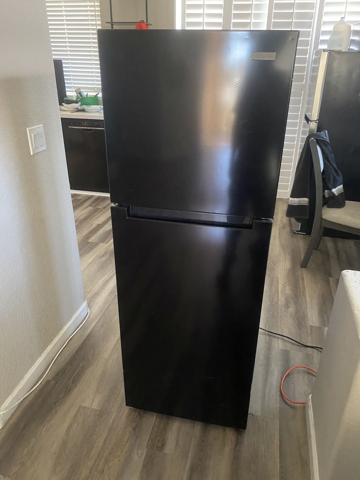 Vissani 10.1 cu. ft. Top Freezer Refrigerator in Black, Garage Ready