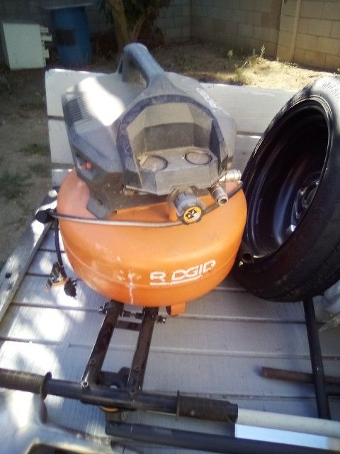 Ridgid  6 Gallons Air Compressor 