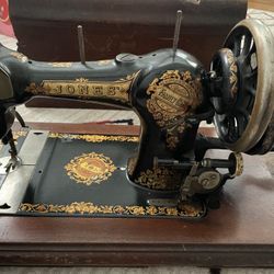 Vintage Jones Hand Crank Sewing Machine 