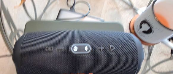 JBL JBL Charge 5 Bluetooth Speaker (Used – Excellent Condition)