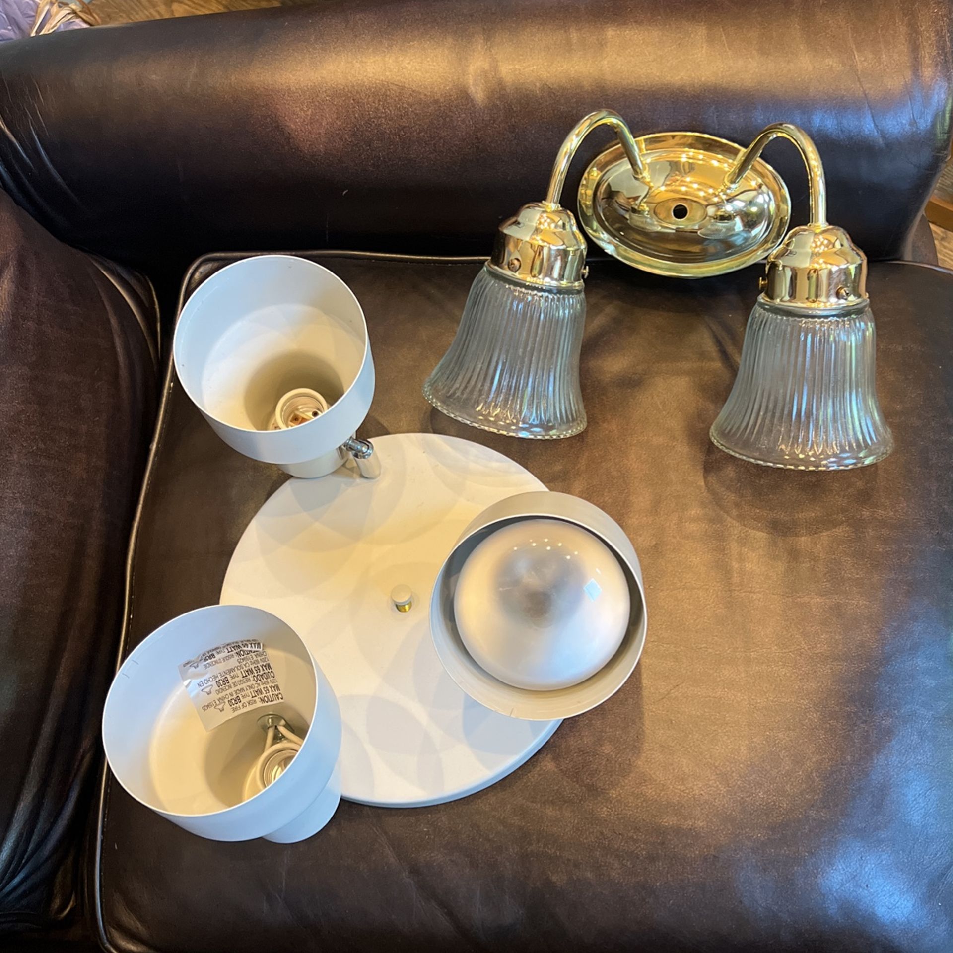 2 Light Fixtures