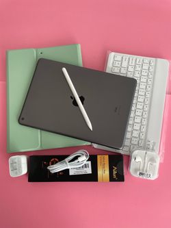 Apple IPad 8th Generation (10.2” Retina /Latest iOS 26/ 2020 model) 32GB with stylus pen, keyboard & Accessories