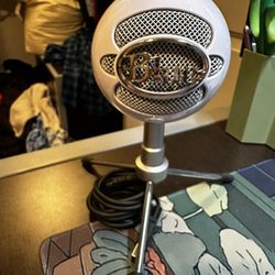 BLUE YETI Snowball Microphone 