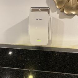 LINKSYS RE6400 IEEE 802.11ac 1.17 Gbit Wireless Range Extender, Wall Mountable