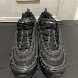 95’ Limited Edition Black Air Maxes