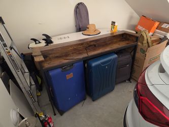 Free Bar table with outlets