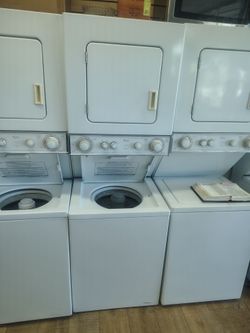 Whirlpool 24"wide electric 220v stackable washer dryer heavy duty In Excellent Working Condition