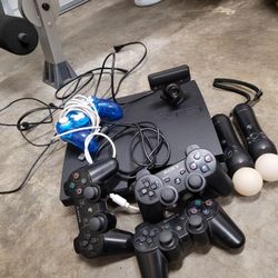 Ps3 2 Wands, 4 Controllers And Camera 