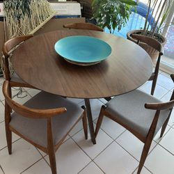 Round mid century table with chairs