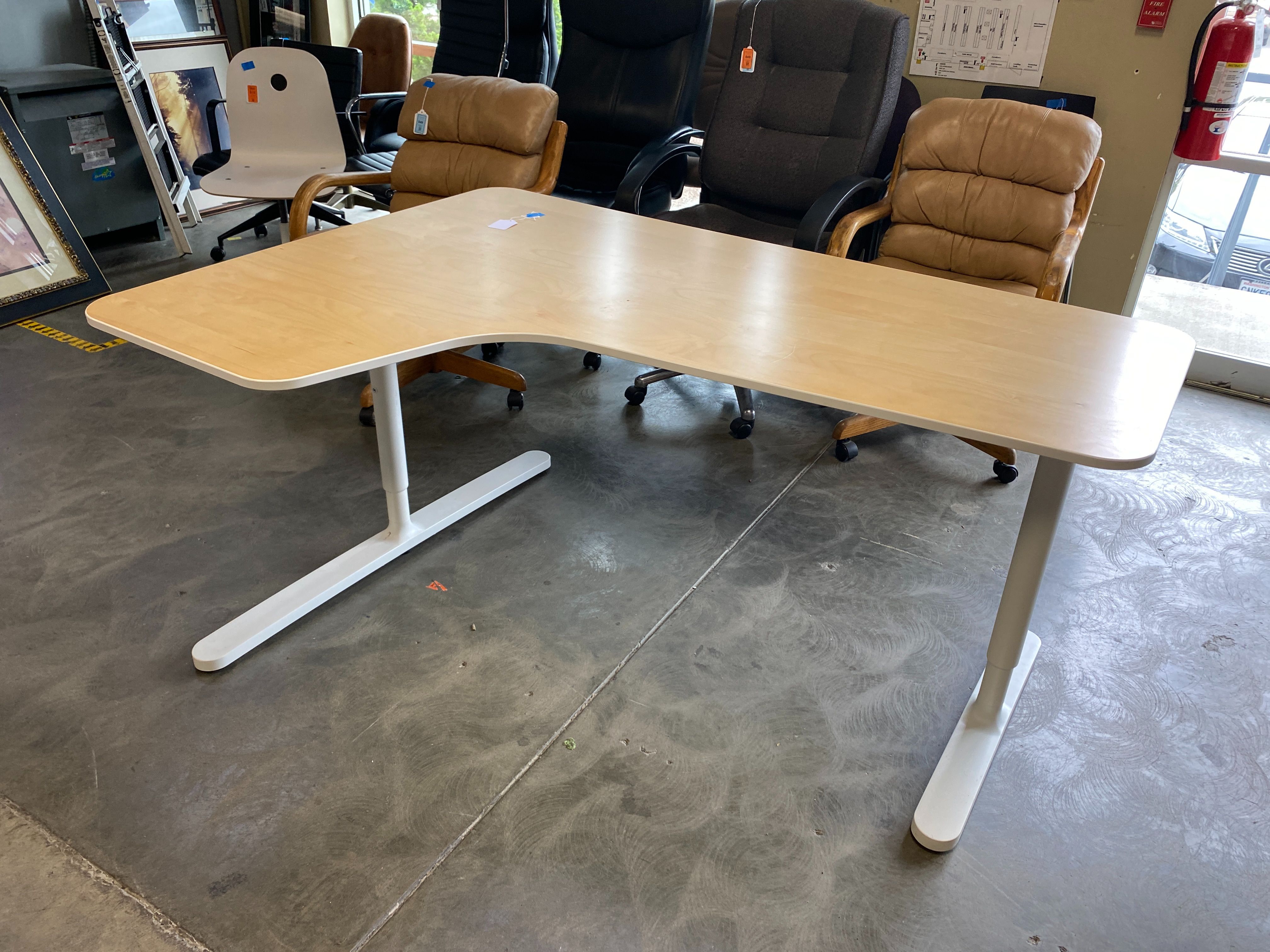 Pine Veneer White Legged L Desk