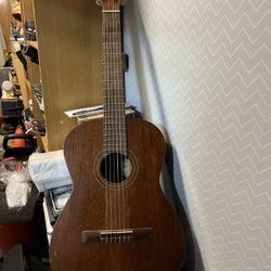 FAVILLA.  C5.      Classical.  Guitar. (. USA ). 