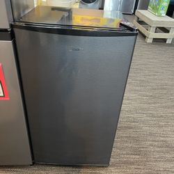 Midea Compact Refrigerator, 3.3 cu ft