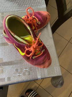 Selling Nike shoes 👟