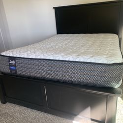 Queen Bed  Sealy Mattress Box’ Spring