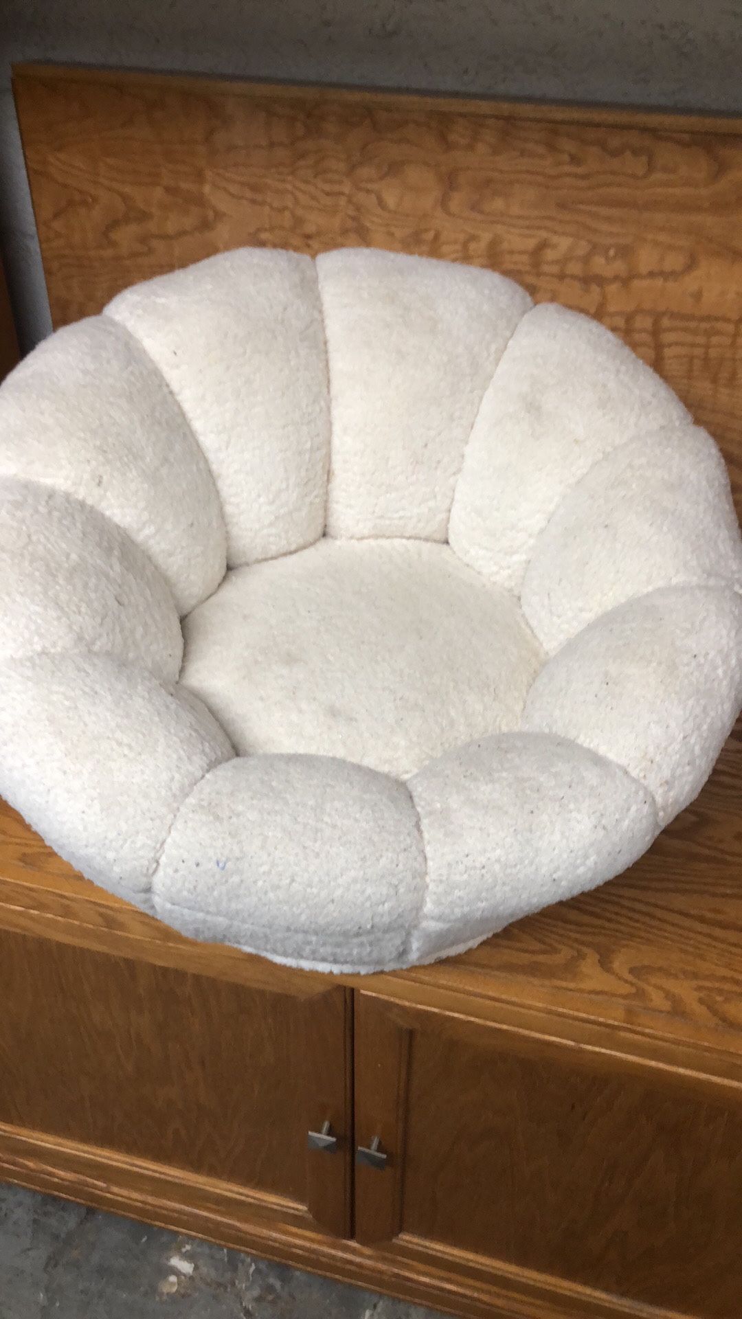 Swivel Dog Bed