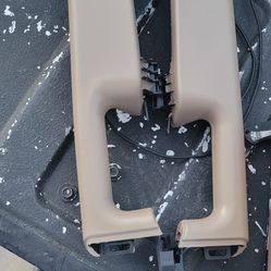 1999----2006 Chevy Silverado, Tahoe / GMC Sierra, Yukon  Beige door panel armrest