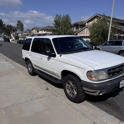 2000 Ford Explorer