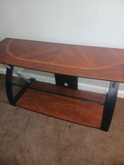 Nice And Clean TV Stand /entertainment Center