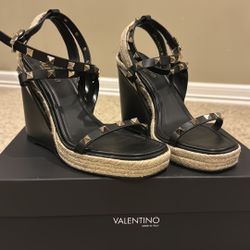 Valentino Stads Wedges Size 38,5 $750