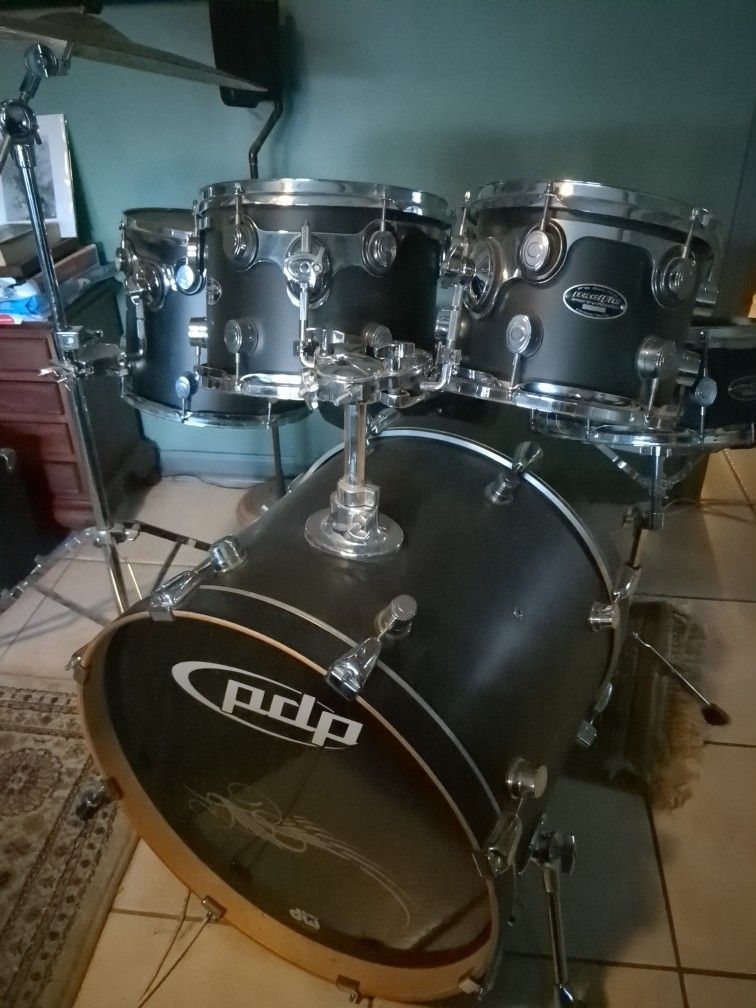 7-piece PDP Drum Set Kit — Black. Used, Good Condition.