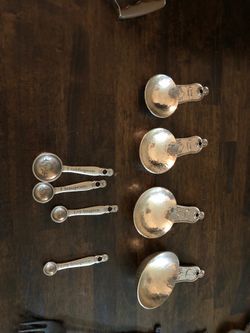 AI Overview   This is a Crosby & Taylor artisan pewter measuring spoon set featuring a hammered design