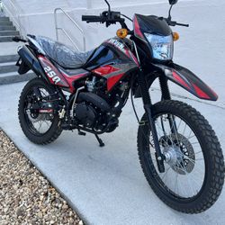 2024 250cc Dirt bike Street Legal 0 miles. Financing avail $50 down