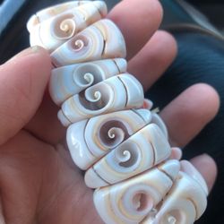 Stretch shell bracelet fits up to size 7.5