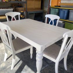 Dining Table And 4 Chair