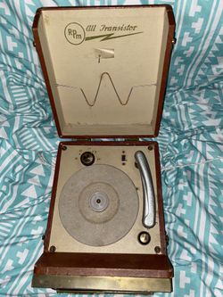 Antique Record Player (45)