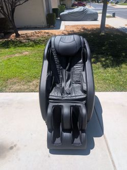 Mynta MC1610 is a full-body 3D massage chair