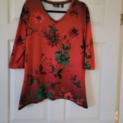 Beautiful Red Christmas Flowered Top. Size Med
Purchased From Stein Mart.