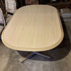 Vintage Dining Table With 4 Rolling Chairs