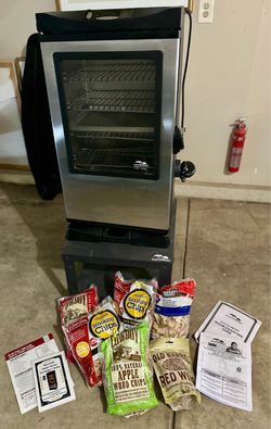 Masterbuilt John McLemore Signature Series Electric Smoker -Variety of Wood chips included