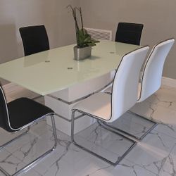 Like New Dinning Table WITH 5 Chairs