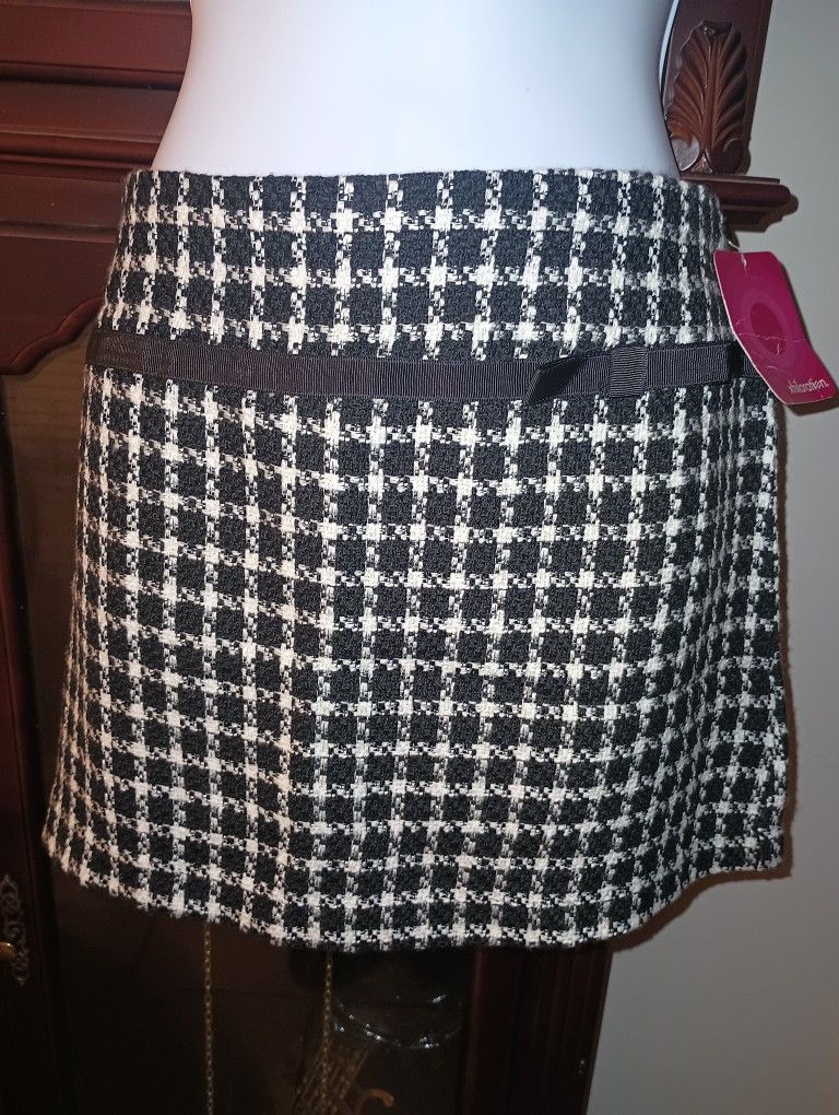 Ladies Skirt