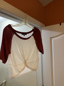 Women’s half top size medium brand new great deal!!!! $5