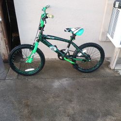 18-in Boys Bike