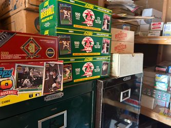 Lot of baseball cards
